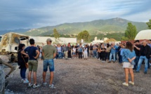 Ajaccio : 200 personnes rassemblées en soutien à un jeune entrepreneur après l'incendie de ses camions