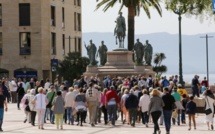 Tourisme : En Corse, les seniors laissent-il les voyages en bus sur le bas-côté ?