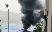 EN IMAGES - Bateaux en feu dans le golfe d'Ajaccio