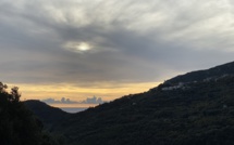 La photo du jour : quand le jour se lève sur la pieve de Lota