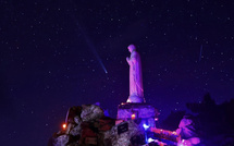 La photo du jour : La comète au-dessus de Notre Dame des Neiges à Bavella