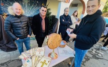 ​Cadeau de la ville d’Ajaccio au Pape : une œuvre de deux artistes sublimée par les messages des écoliers