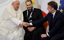 Avant de quitter Ajaccio, le Pape François s’est entretenu avec Emmanuel Macron