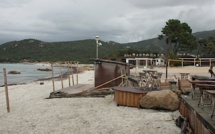 Paillotes : l’Etat renouvellera les autorisations d’occupation temporaire du domaine public maritime