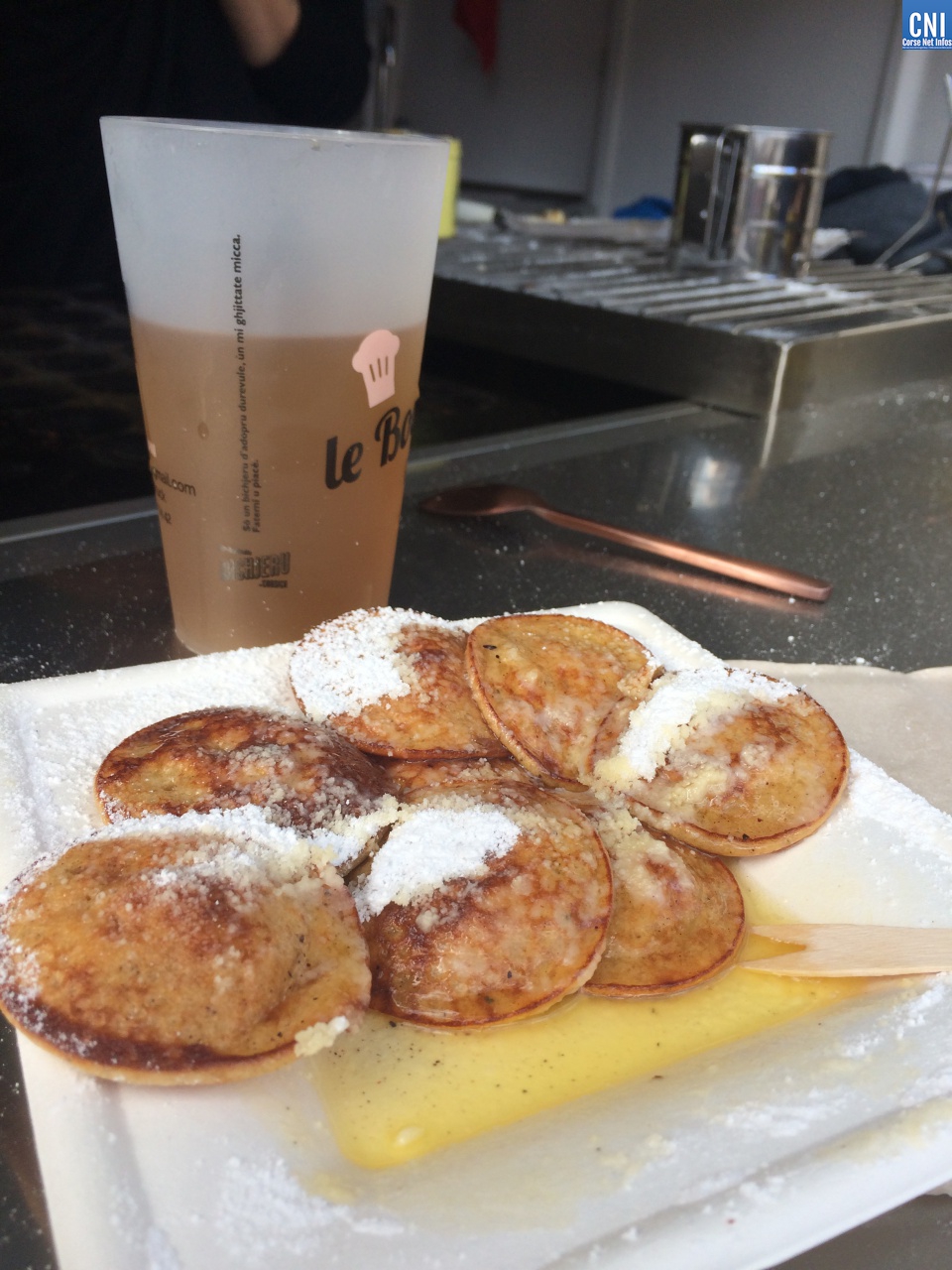 Les fameux poffertjes du Boodoo Foodtruck