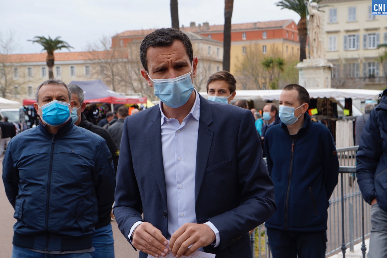 Julien Morganti pour sa conférence de presse, place St Nicolas